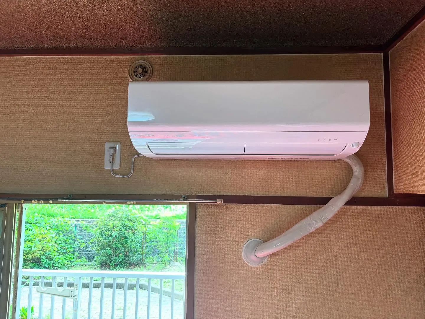 昨日の名古屋市でのエアコン更新工事。