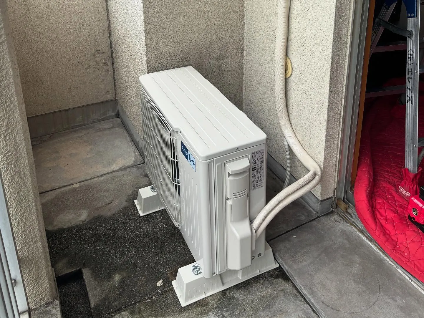 昨日の名古屋市でのエアコン更新工事。