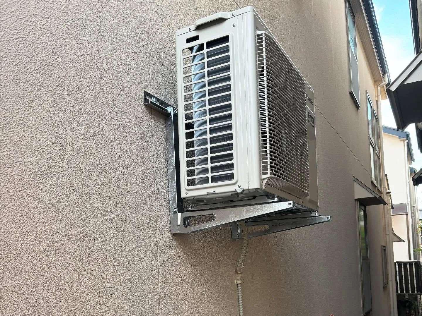 名古屋市のT様邸でのエアコン工事です。