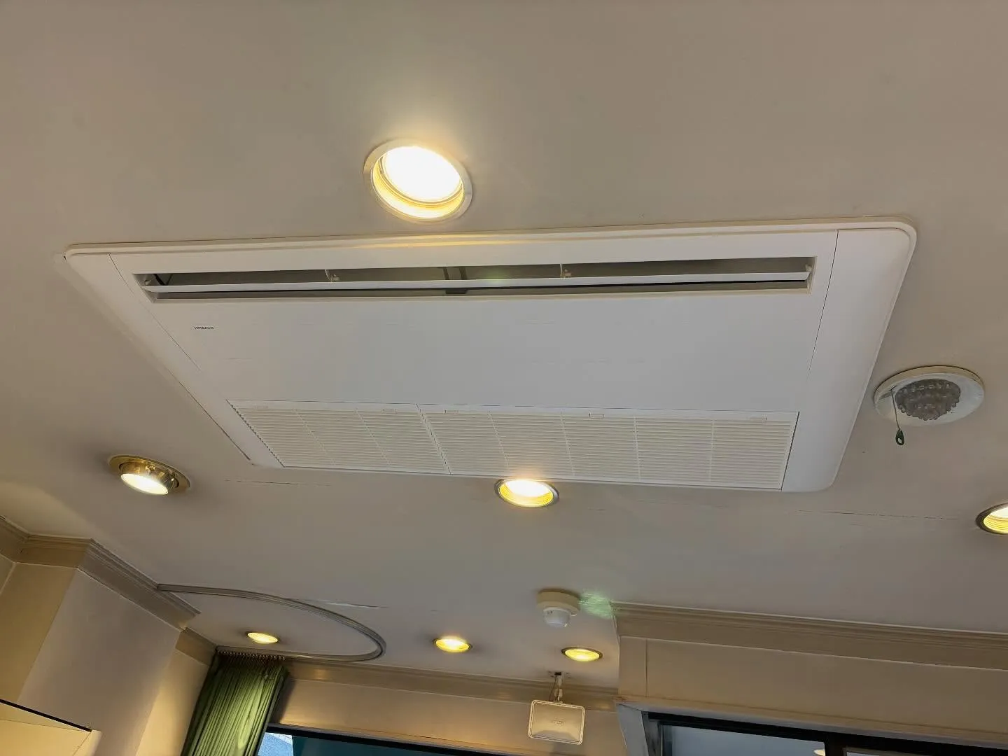 一宮市の某店舗様にて業務用エアコンの入れ替え工事をしてきまし...