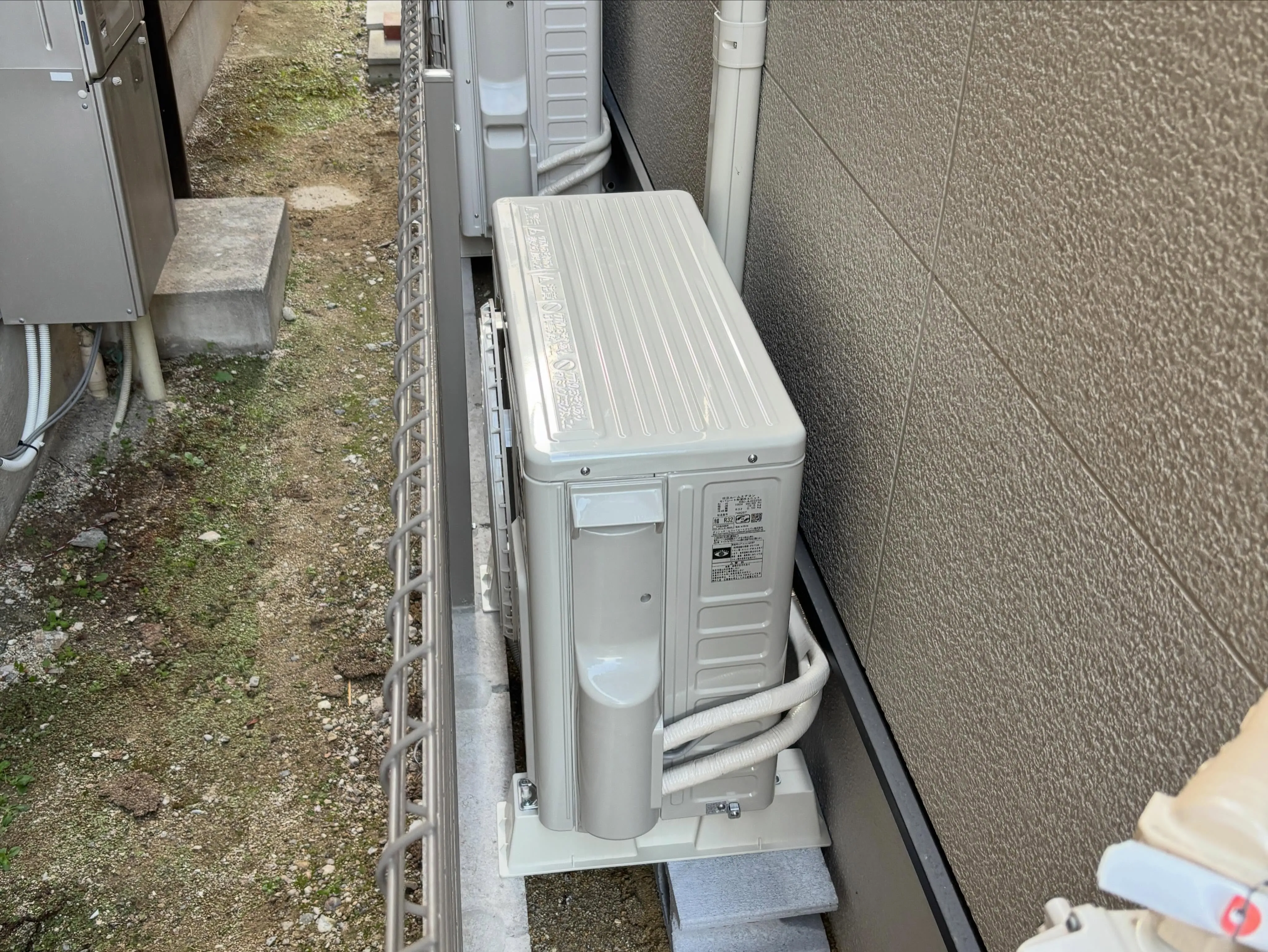 エアコン工事の久しぶりの投稿です。